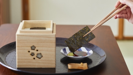 Une boîte en paulownia pour goûter chez vous au meilleur des saveurs d’Edo