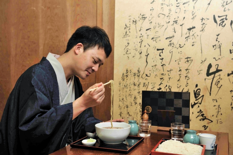 En quoi consiste ce « tronc » de la culture traditionnelle qui doit être perpétuée que l’on retrouve dans le rakugo et la cuisine japonaise ?