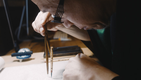 Kyogen transmet la nouvelle valeur des emblèmes familiales comme design et art. La source de RETHINK à laquelle on croit c’est la « curiosité » et la « philosophie de la diversion ».