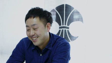 En vue d’apporter une valeur nouvelle au Noren, Nakamura se fait le lien entre les industries traditionnelles et les utilisateurs et continue d’en transmettre le charme.Sur ce morceau de tissu, nous retrouvons toute la spiritualité du style japonais.