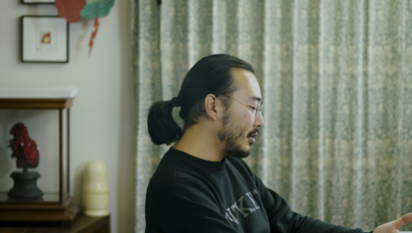 La praticité à l’origine de l’évolution des ustensiles. Comment les sublimer à travers l’art ? Par ce travail, il s’agit de déterminer le potentiel et l’avenir des artisans couteliers d’Ubukeya.