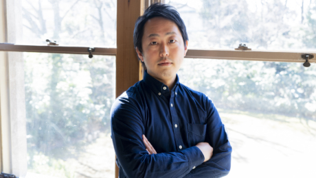 Sur les rideaux « Noren » mis à l’entrée des magasins, se trouve un message essentiel pour ces temps modernes. Quel sera le nouveau défi imposé à Nakamura comme messager?