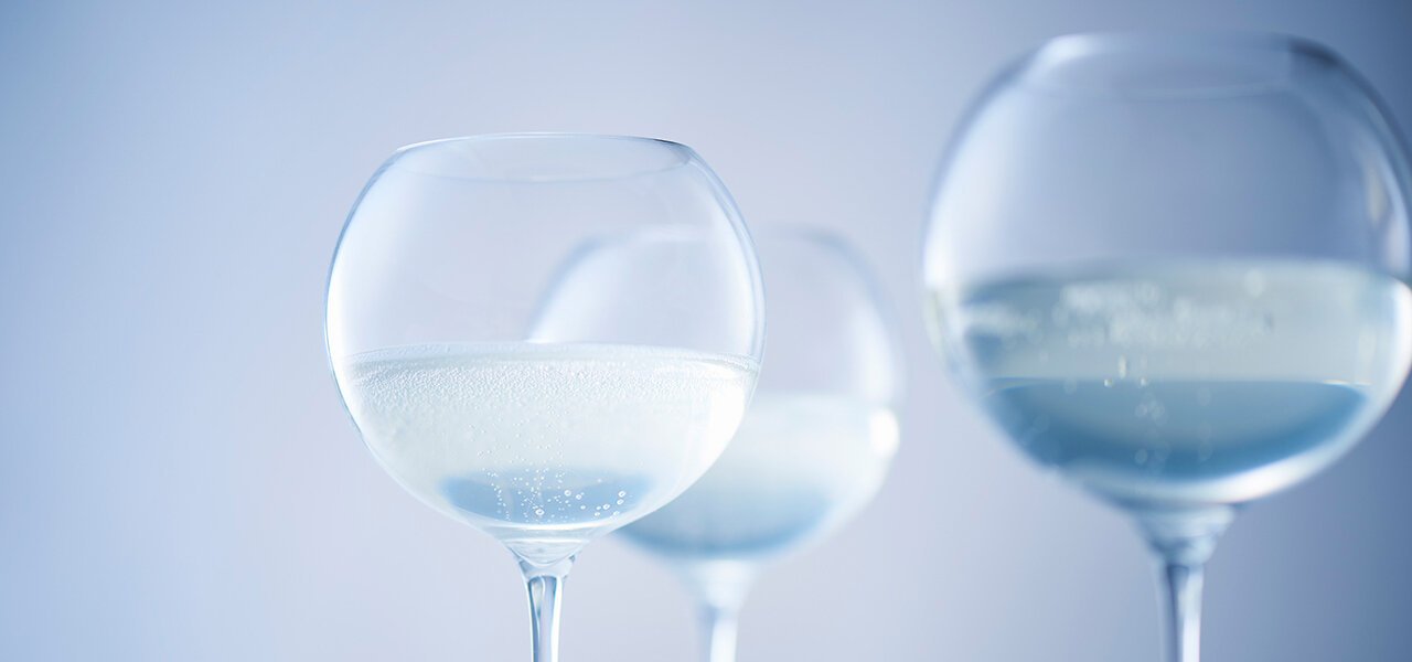 [Kimoto Glass Tokyo] Profitez du saké cet été – Savourez les bulles qui pétillent dans un verre réalisé en collaboration entre Edo Glass et un sommelier –