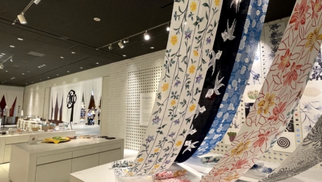 Une perception des saisons : l’essence du Japon que l’on retrouve dans les YUKATA et les confiseries japonaises.