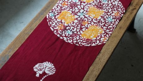 Tout le charme du chūsen dans un tenugui aux motifs saisonniers