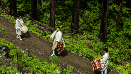 Diffuser le charme du tambour taiko en valorisant à la fois l’objet et l’action.