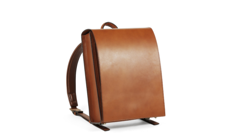 Les techniques développées avec la fabrication de cartables « randoseru » concentrées dans des sacs pour adultes.