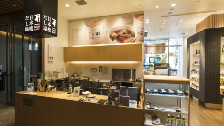 Goûtez aux charmes du véritable bouillon dashi pour seulement 150 yens le verre