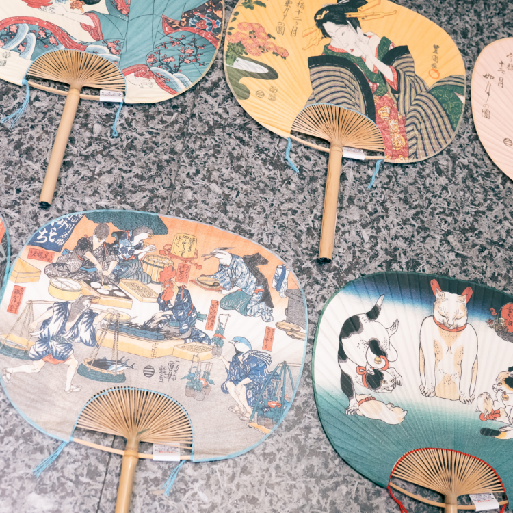 Des objets du quotidien à de l’art décoratif. Les éventails Edo uchiwa auxquels le monde entier s’intéresse.