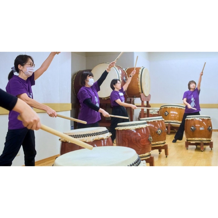 Une expérience unique au HIBIKUS, l’école de tambour taiko de Miyamoto Unosuke