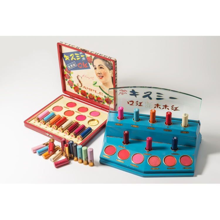 [Isehan] Love Cosmetics! Returns — Merci pour ces 200 ans, rétrospective du groupe Isehan