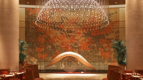 [Kyogen] Un instant pour célébrer l’automne à travers l’art des kamon au Peninsula Tokyo