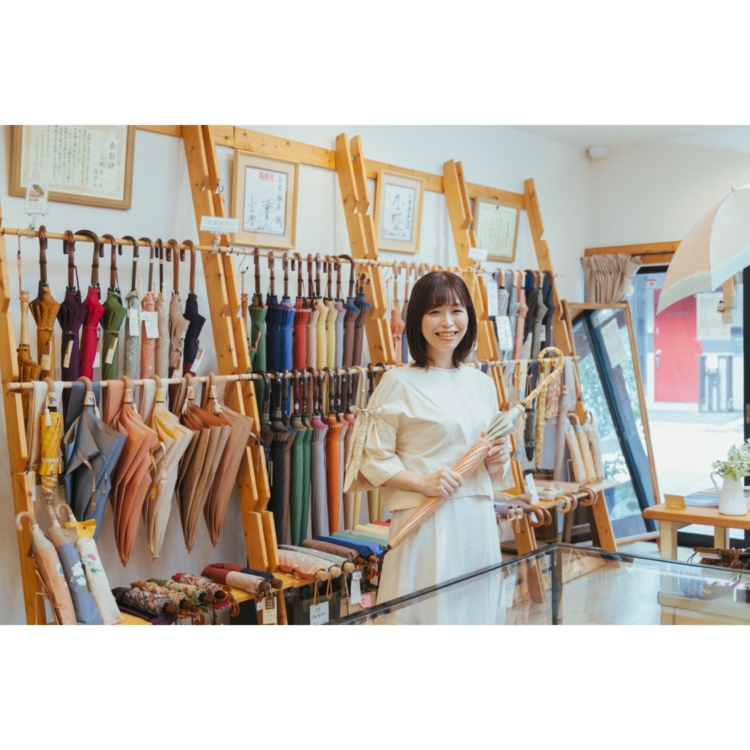 [La nouvelle génération prend le relais] La responsable de marque de Komiya Shoten révèle le charme et le potentiel du « Tokyo Umbrella »