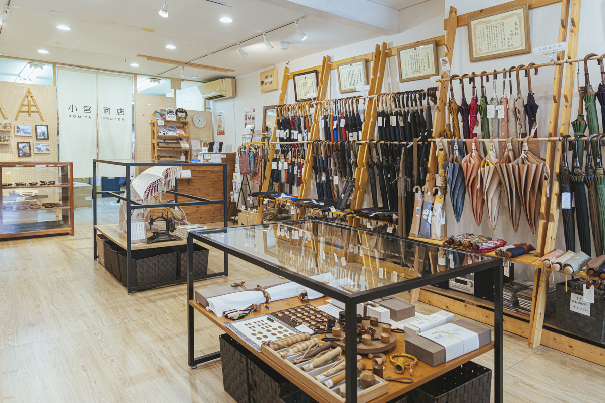 [La nouvelle génération prend le relais] La responsable de marque de Komiya Shoten révèle le charme et le potentiel du « Tokyo Umbrella »