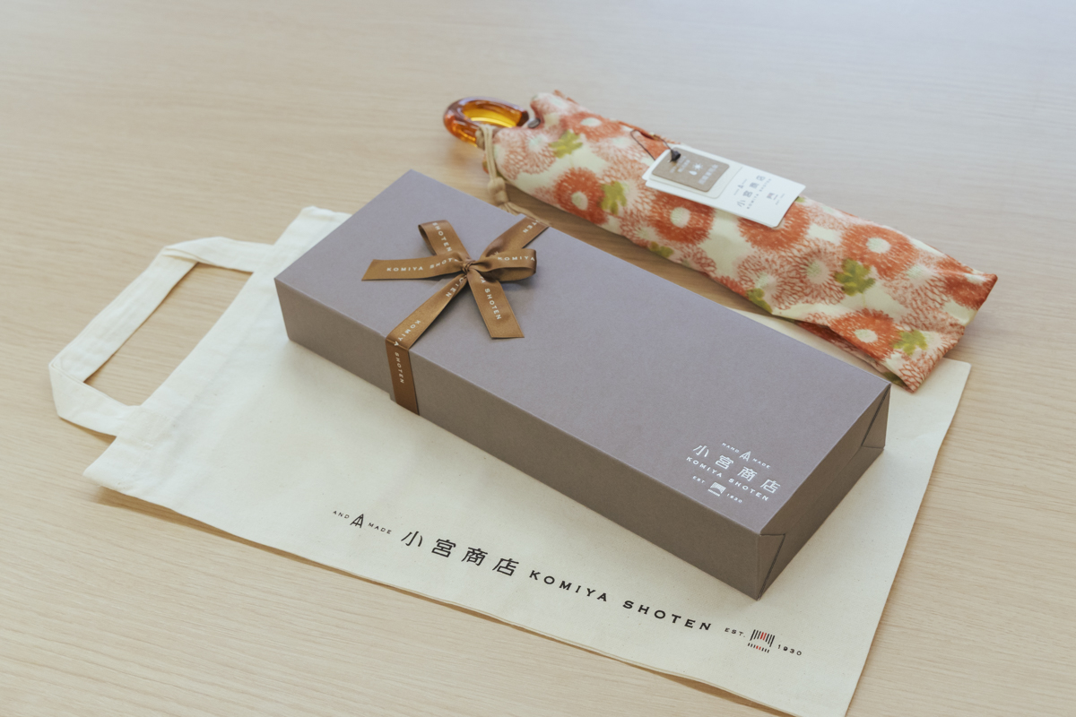 [La nouvelle génération prend le relais] La responsable de marque de Komiya Shoten révèle le charme et le potentiel du « Tokyo Umbrella »