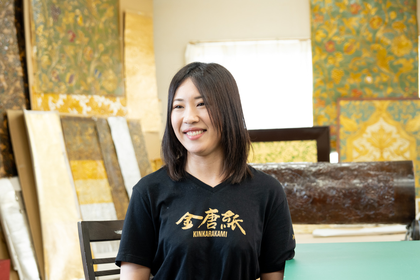 Le « kinkarakami », un papier décoratif traditionnel ressuscité par un grand-père aujourd’hui disparu. Le défi de sa petite-fille, qui œuvre sans relâche pour en faire connaître toute la beauté